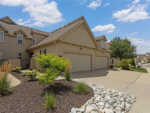 Homes for Sale in Kansas City, MO 64155 | 2303 NE 107th Terrace