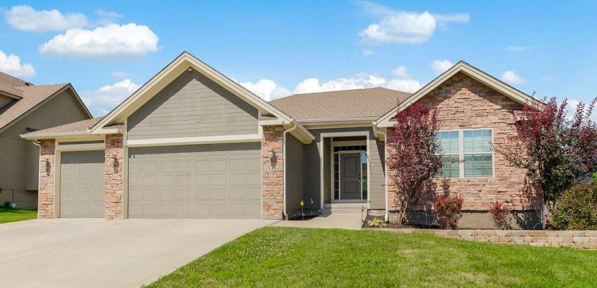Homes for Sale in Smithville, MO 64089 | 18406  Rock Ridge North