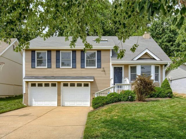 Homes for Sale in Kansas City, MO 64151 | 1904 NW 63rd Terrace