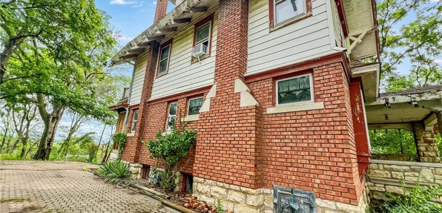 Homes for Sale in Liberty, MO 64068 | 316 E Doniphan Street