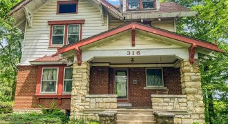 Homes for Sale in Liberty, MO 64068 | 316 E Doniphan Street