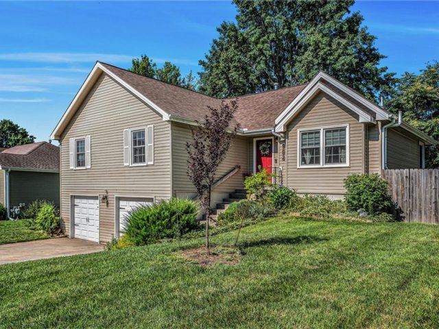 Homes for Sale in Kearney, MO 64060 | 902  Walnut Street