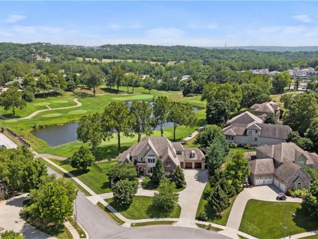 Homes for Sale in Parkville, MO 64152 | 6420 N National Drive