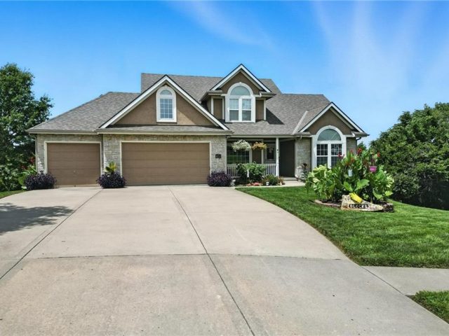 Homes for Sale in Smithville, MO 64089 | 800  Cherry Lane