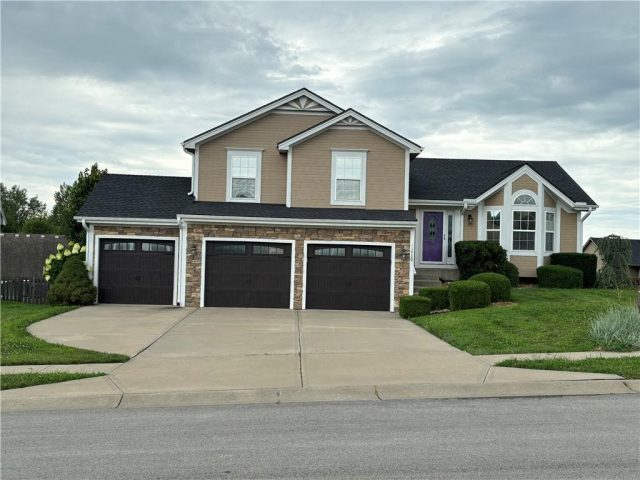 Homes for Sale in Kansas City, MO 64155 | 11920 N Tracy Avenue