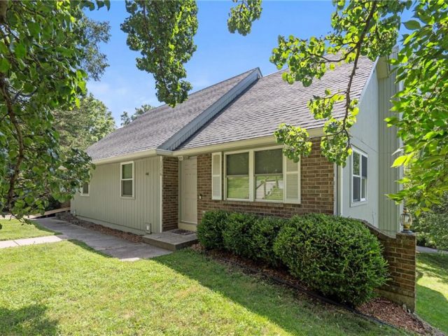 Homes for Sale in Parkville, MO 64152 | 1316  Walnut Street