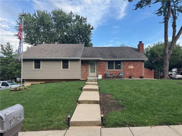 Homes for Sale in Kansas City, MO 64118 | 1213 NE 73rd Street