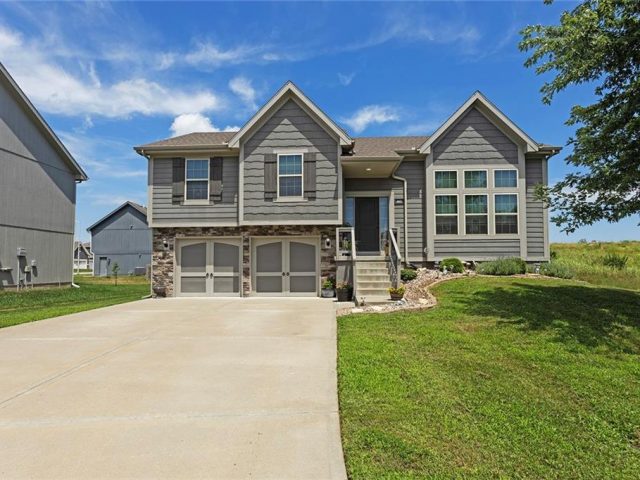Homes for Sale in Kansas City, MO 64156 | 4802 NE 100th Terrace