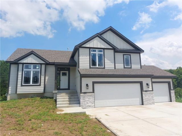 Homes for Sale in Kansas City, MO 64152 | 7515 N Everton Avenue