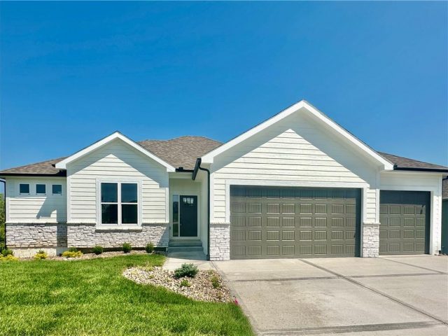 Homes for Sale in Parkville, MO 64152 | 13900 NW 75th Street