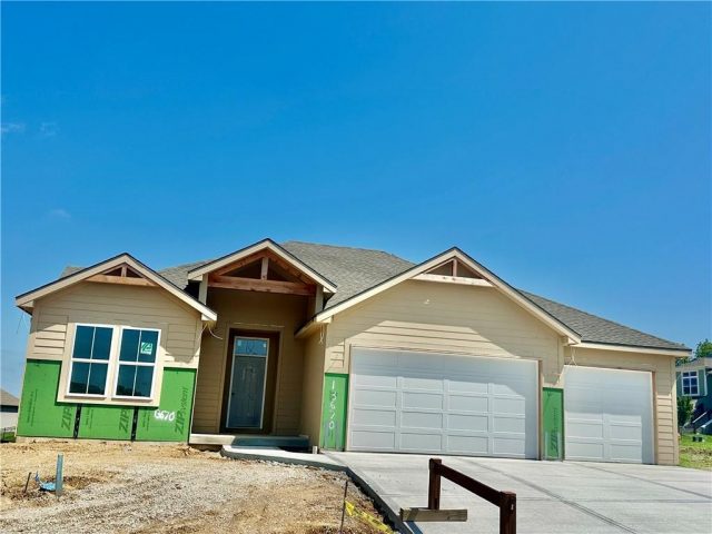 Homes for Sale in Parkville, MO 64152 | 13670 NW 71st Street