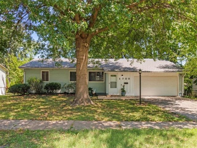 Homes for Sale in Gladstone, MO 64118 | 1700 NE 67th Street