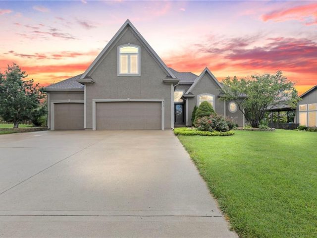 Homes for Sale in Kansas City, MO 64156 | 9515 N Askew Avenue