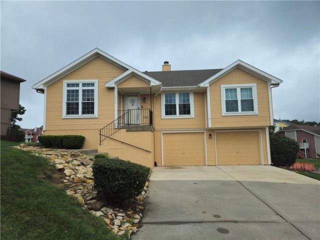 Homes for Sale in Kansas City, MO 64151 | 7832 N Strathbury Avenue