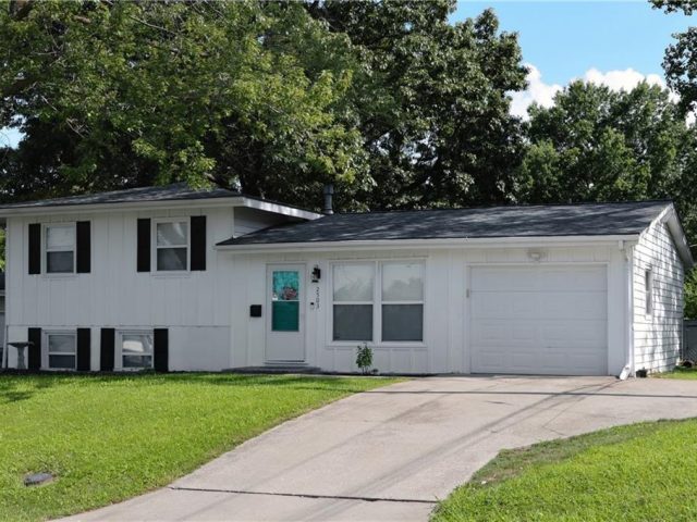 Homes for Sale in Gladstone, MO 64118 | 2503 NE 64TH Street