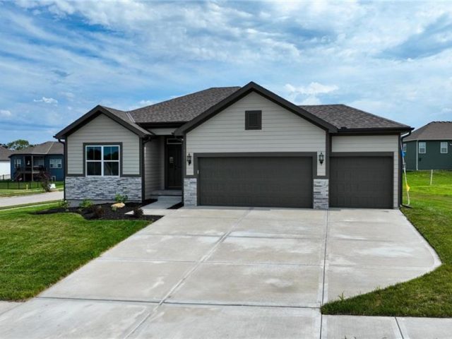 Homes for Sale in Kansas City, MO 64165 | 1302 NE 122nd Street