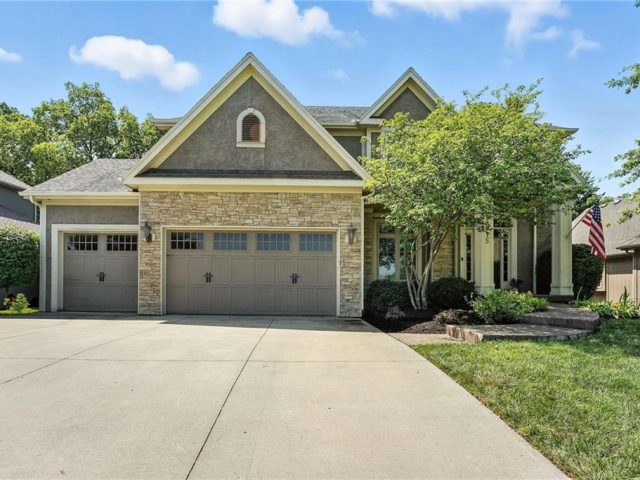 Homes for Sale in Kansas City, MO 64151 | 4215 NW 76th Street