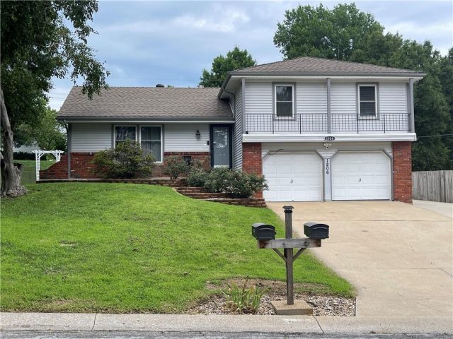 Homes for Sale in Kansas City, MO 64118 | 1206 NE 81st Terrace