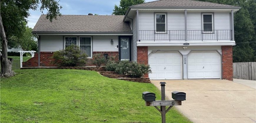Homes for Sale in Kansas City, MO 64118 | 1206 NE 81st Terrace