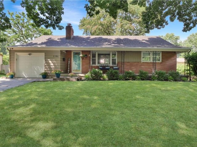 Homes for Sale in Gladstone, MO 64118 | 1206 NE 65th Street