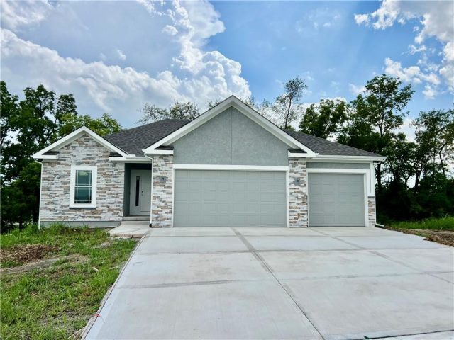 Homes for Sale in Liberty, MO 64068 | 1949  Longview Drive