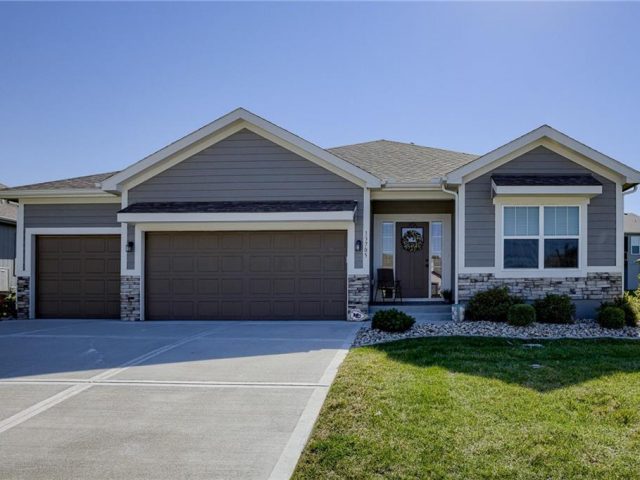 Homes for Sale in Parkville, MO 64152 | 13705 NW 75th Street