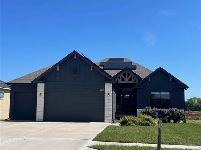 Homes for Sale in Kansas City, MO 64155 | 908 NW 94 Terrace