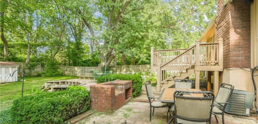 Homes for Sale in Parkville, MO 64152 | 10100 NW Mirror Lake Court