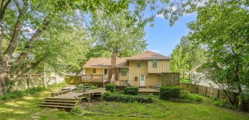 Homes for Sale in Parkville, MO 64152 | 10100 NW Mirror Lake Court