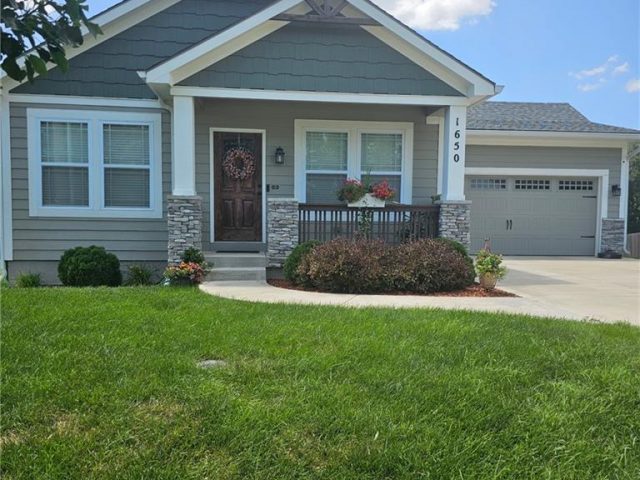 Homes for Sale in Liberty, MO 64068 | 1650  Southview Drive