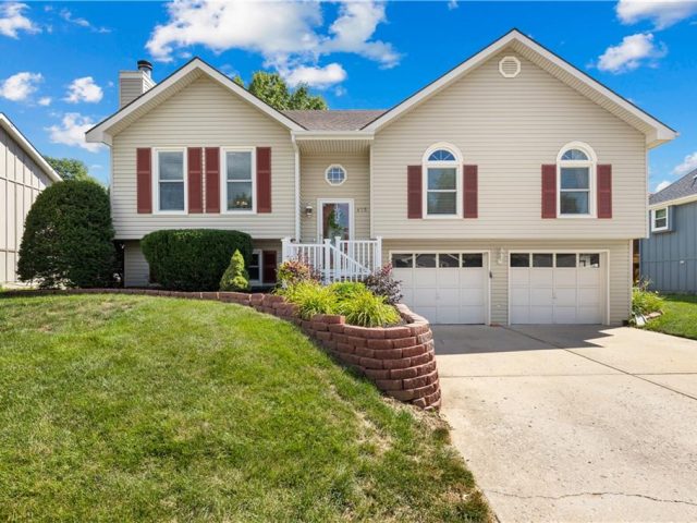 Homes for Sale in Gladstone, MO 64118 | 403 NW 73rd Street
