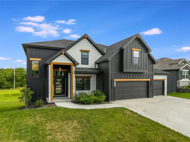 Homes for Sale in Kansas City, MO 64157 | 7716 NE 103rd Terrace