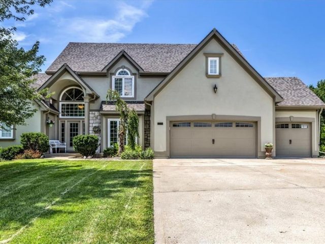 Homes for Sale in Platte City, MO 64079 | 12810  Oakmont Drive