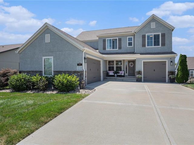 Homes for Sale in Kansas City, MO 64157 | 8630 N Farley Avenue