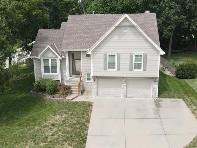Homes for Sale in Kansas City, MO 64155 | 8526 N Flora Avenue