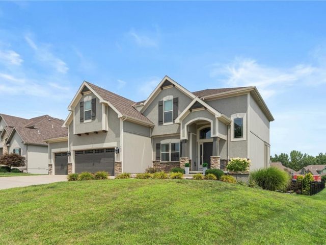 Homes for Sale in Riverside, MO 64150 | 4427 NW Sienna Ridge