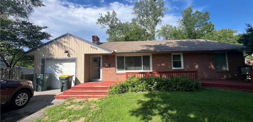 Homes for Sale in Gladstone, MO 64118 | 6509 N WALNUT Street