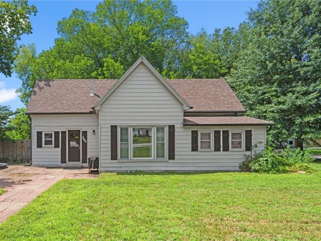 Homes for Sale in Kearney, MO 64060 | 304 N Grove Terrace