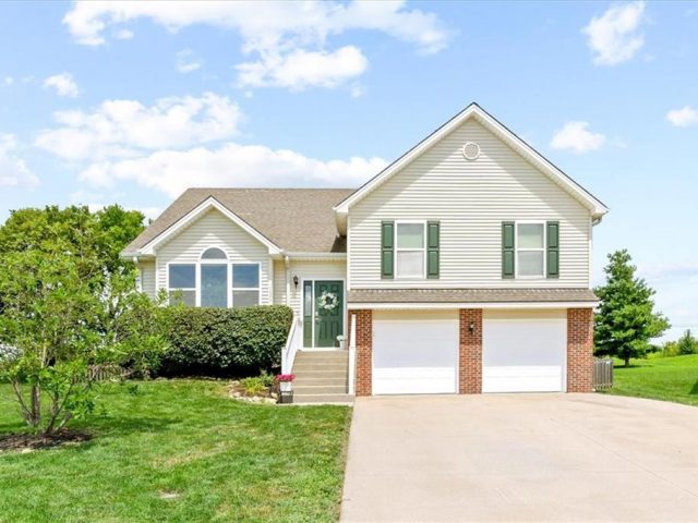 Homes for Sale in Kansas City, MO 64165 | 1626 NE 124th Terrace