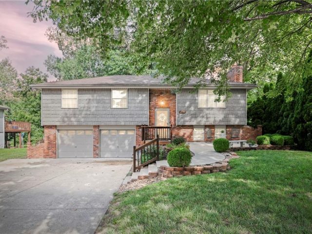 Homes for Sale in Liberty, MO 64068 | 1332  Park Lane