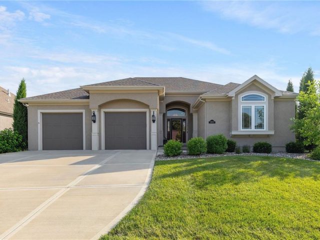 Homes for Sale in Kansas City, MO 64155 | 1915 NE 101st Street