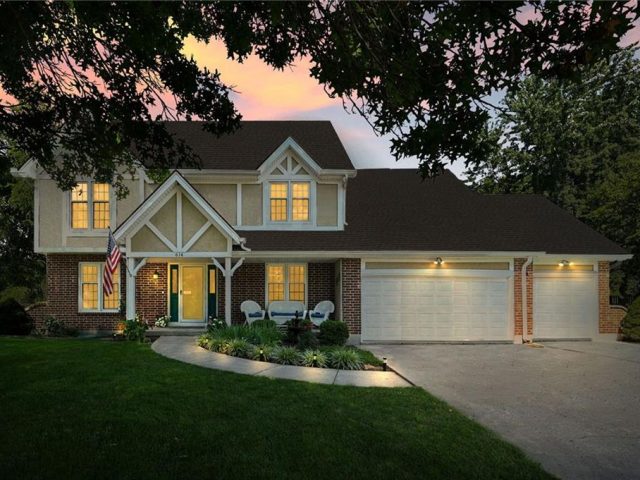 Homes for Sale in Smithville, MO 64089 | 614  Harborview Drive