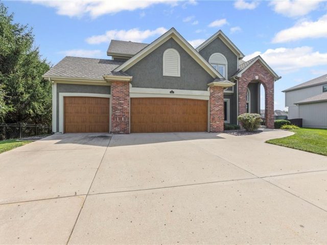 Homes for Sale in Kansas City, MO 64154 | 6603 NW 103 Street
