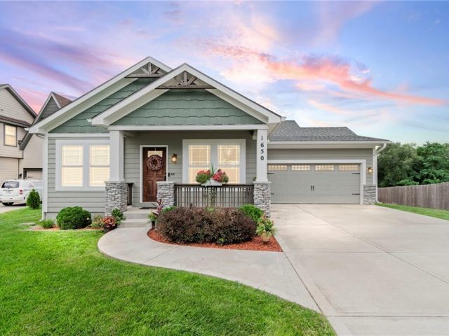 Homes for Sale in Liberty, MO 64068 | 1650  Southview Drive