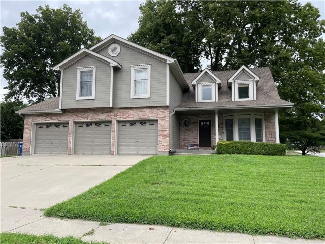 Homes for Sale in Liberty, MO 64068 | 900  White Oak Lane
