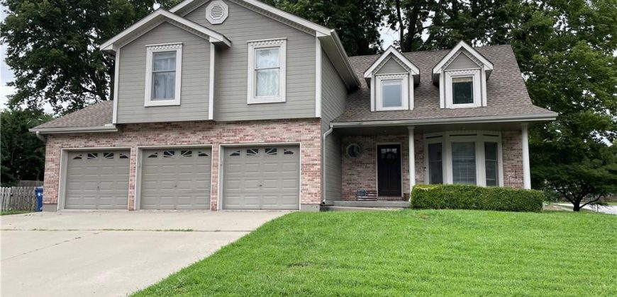 Homes for Sale in Liberty, MO 64068 | 900  White Oak Lane