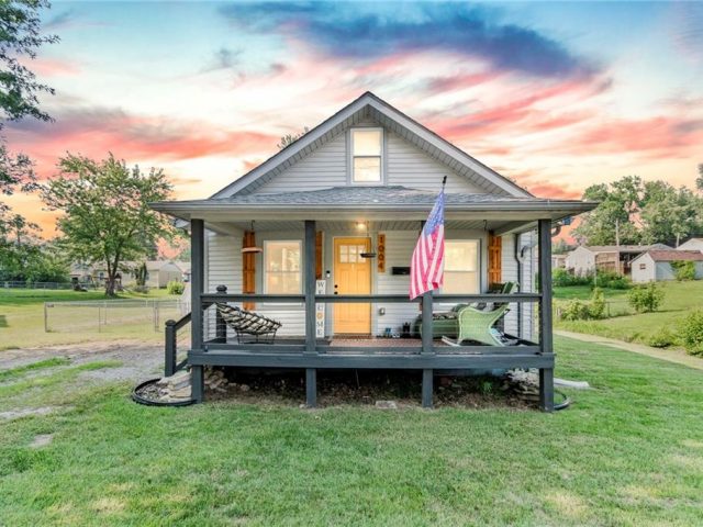 Homes for Sale in Excelsior Springs, MO 64024 | 1004  Hickory Street