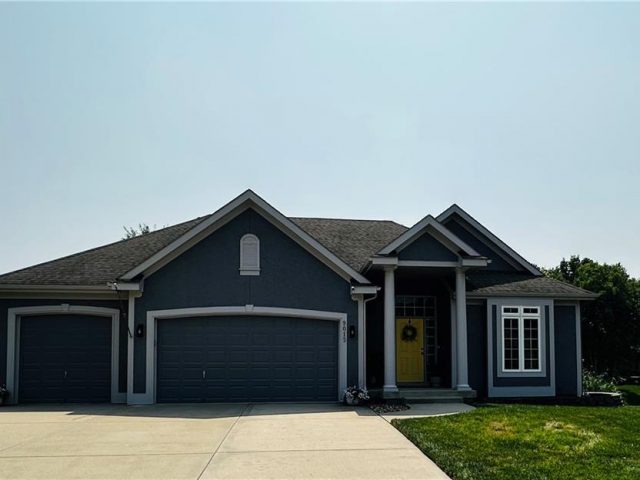Homes for Sale in Kansas City, MO 64156 | 9013 N Kansas Court