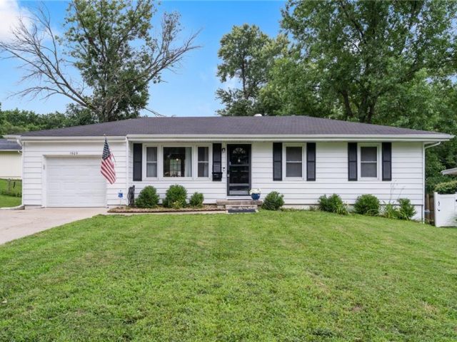 Homes for Sale in Gladstone, MO 64118 | 1505 NE 63rd Street