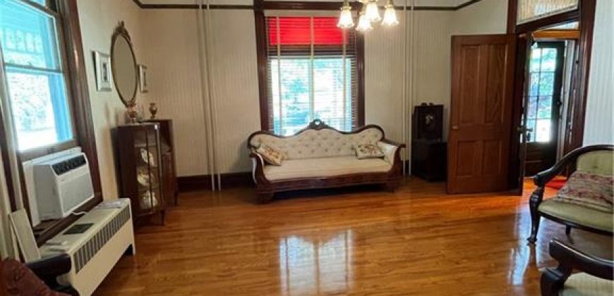 Homes for Sale in Liberty, MO 64068 | 471 E Kansas Street